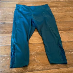 Size Large Lightning Capri Athleta. Worn once.